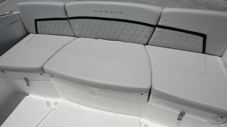 Continuous stern bench seat with backrests (cushions removable)